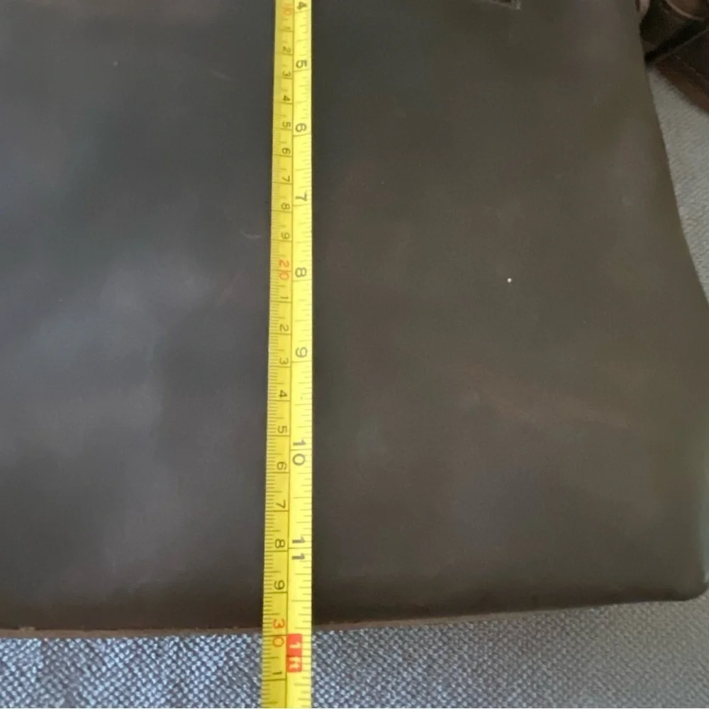 YUAN SE ZE Brown Leather Messenger Bag